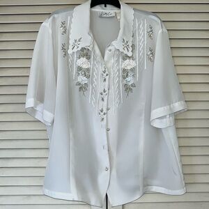 White short sleeve blouse with embroidery detail